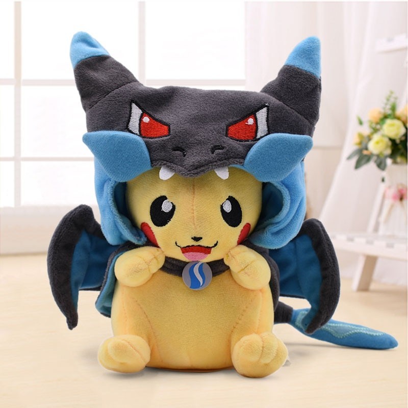 Peluche pikachu cosplay dracaufeu 25 cm Peluche pikachu cosplay dracaufeu 25 cm